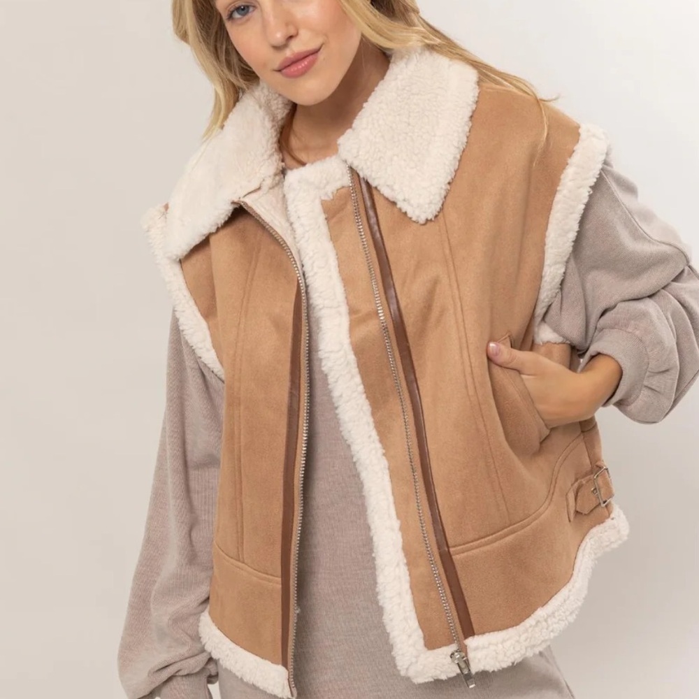 🆕 HYFVE Fur-Contrast Zip Up Suede Vest Size M